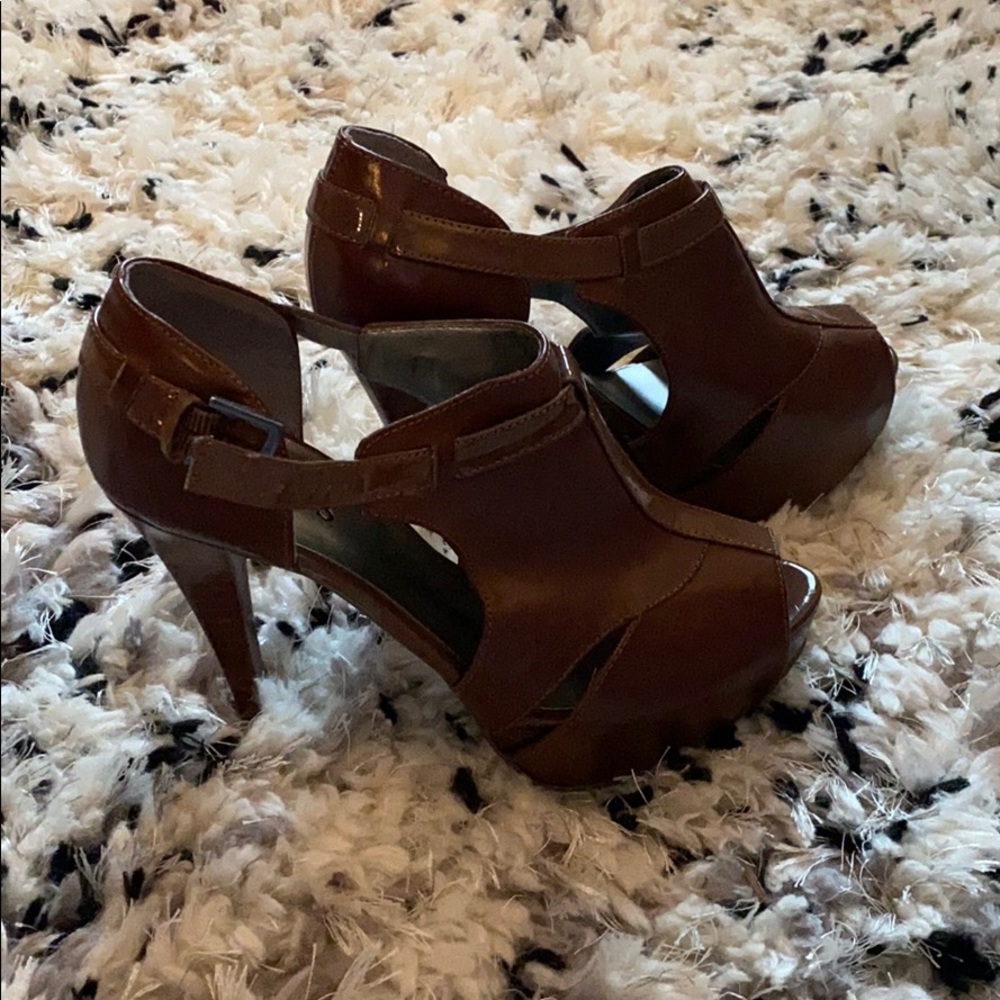 Gorgeous Guess Heels